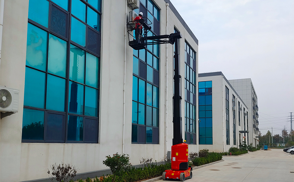 升降平臺在高空室外清潔的應用